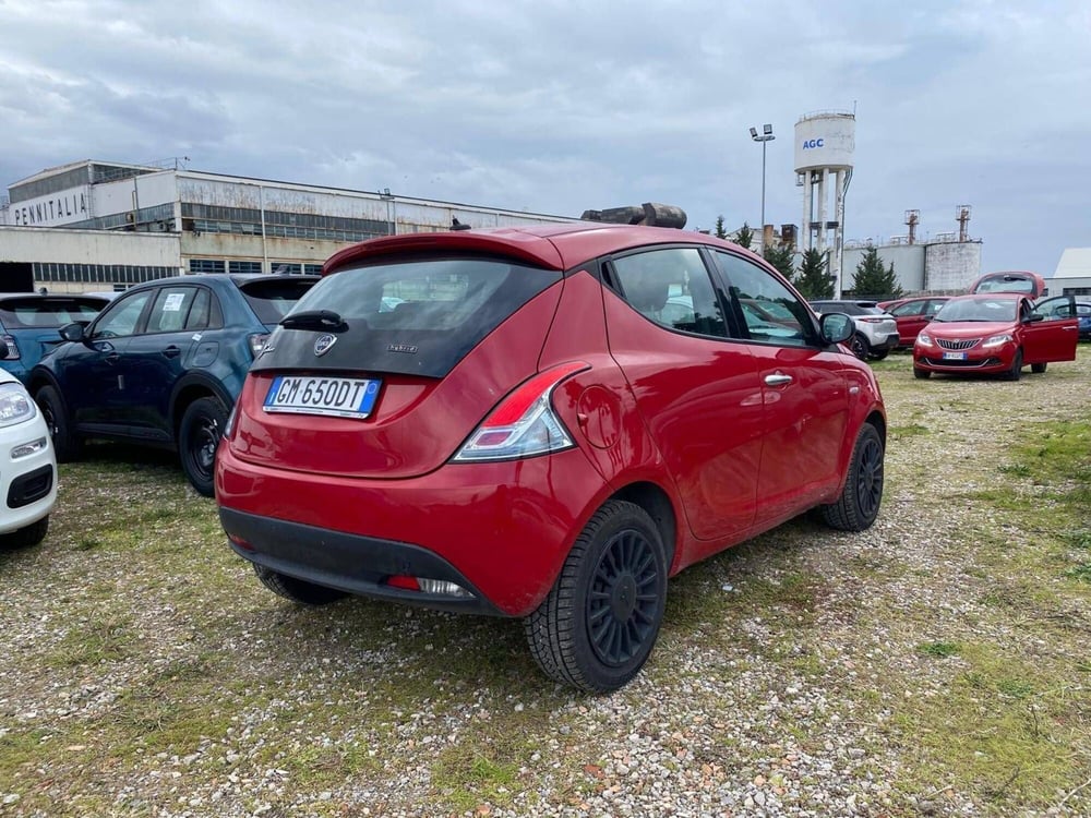 Lancia Ypsilon usata a Salerno (3)