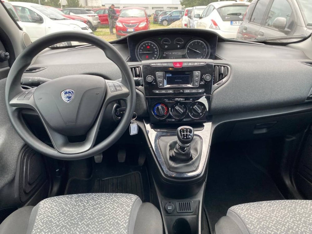 Lancia Ypsilon usata a Salerno (5)