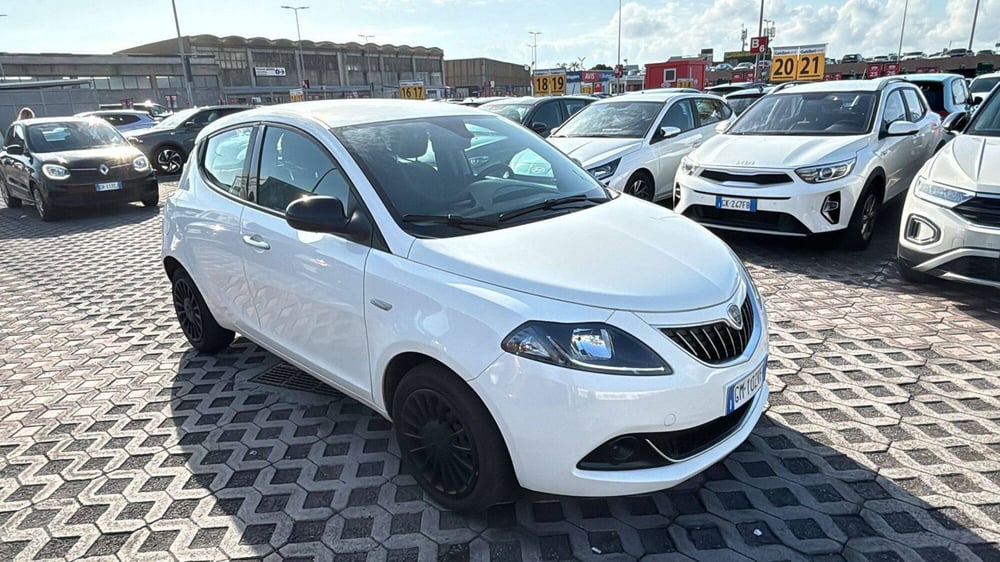Lancia Ypsilon usata a Salerno (2)