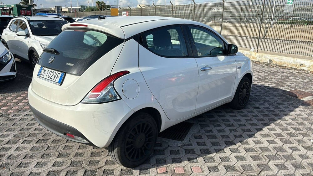 Lancia Ypsilon usata a Salerno (3)
