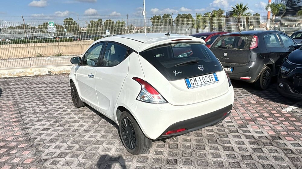 Lancia Ypsilon usata a Salerno (4)