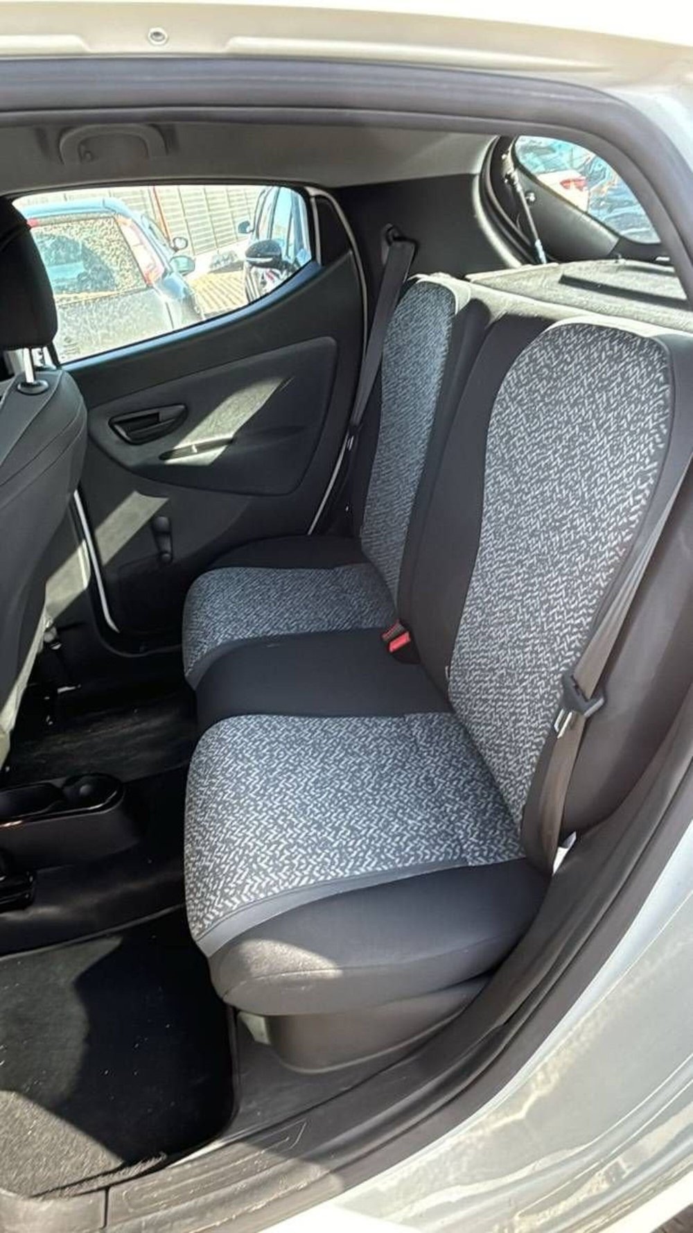 Lancia Ypsilon usata a Salerno (7)