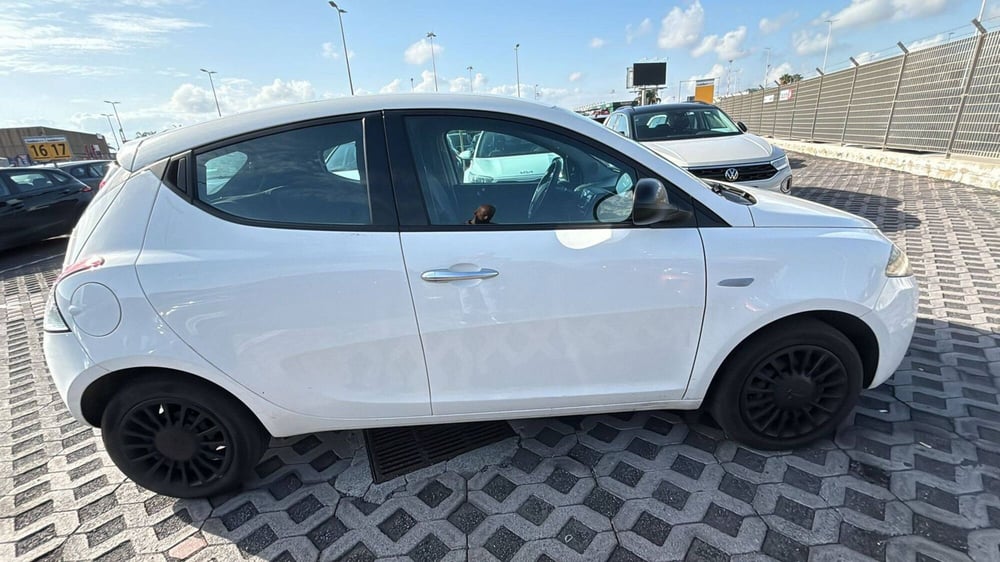 Lancia Ypsilon usata a Salerno (9)