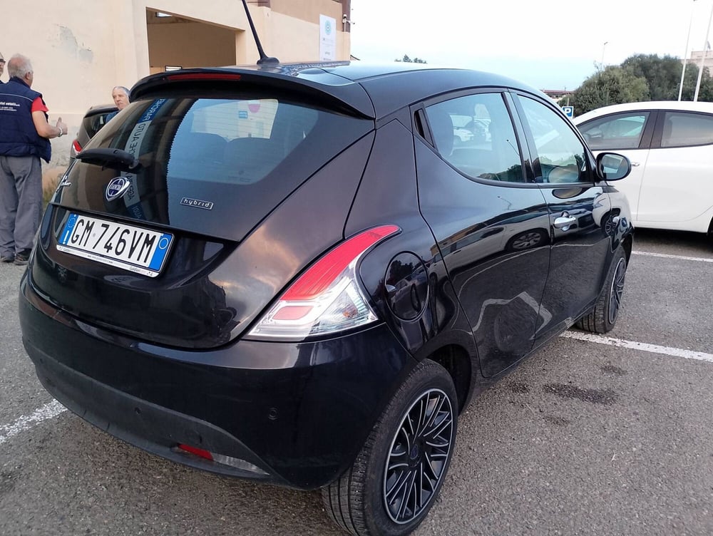 Lancia Ypsilon usata a Salerno (3)