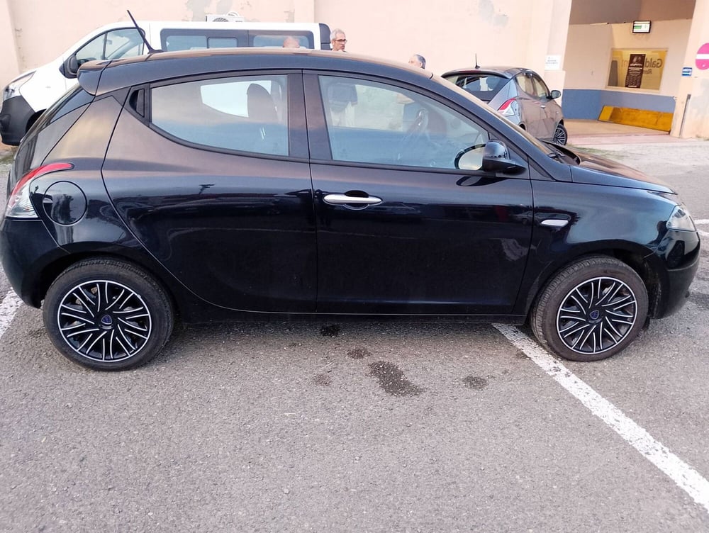 Lancia Ypsilon usata a Salerno (9)