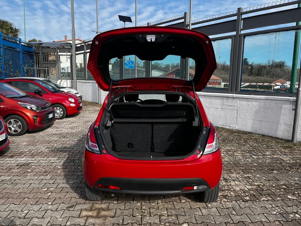 Lancia Ypsilon usata a Salerno (13)