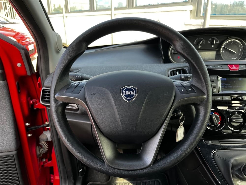 Lancia Ypsilon usata a Salerno (15)