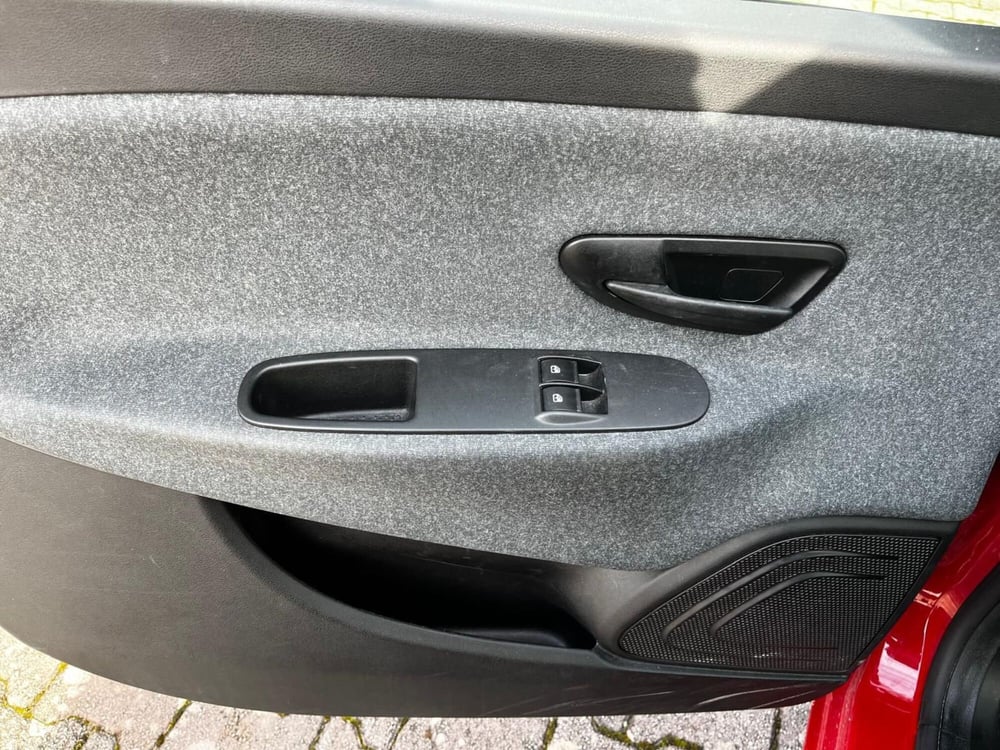 Lancia Ypsilon usata a Salerno (17)