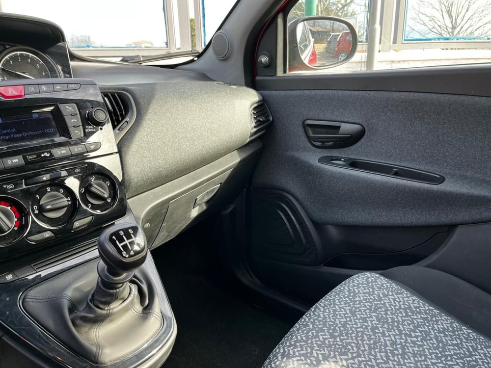 Lancia Ypsilon usata a Salerno (18)