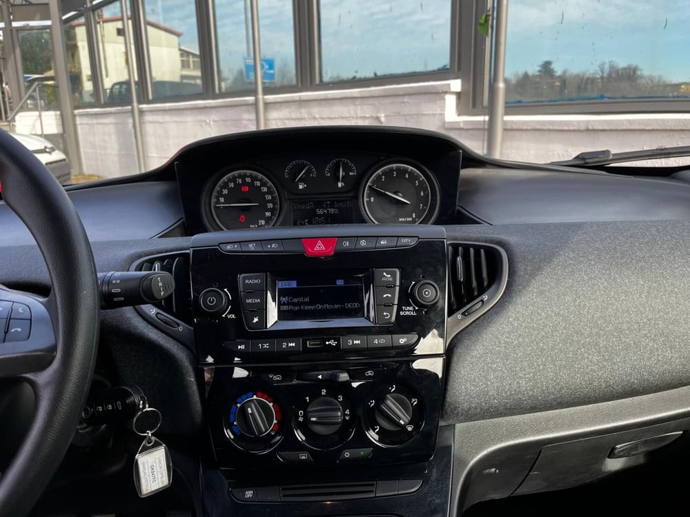 Lancia Ypsilon usata a Salerno (20)