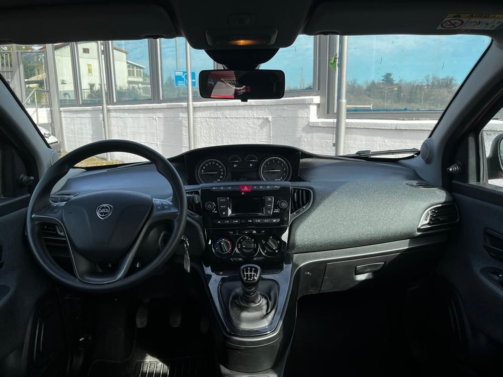 Lancia Ypsilon usata a Salerno (5)