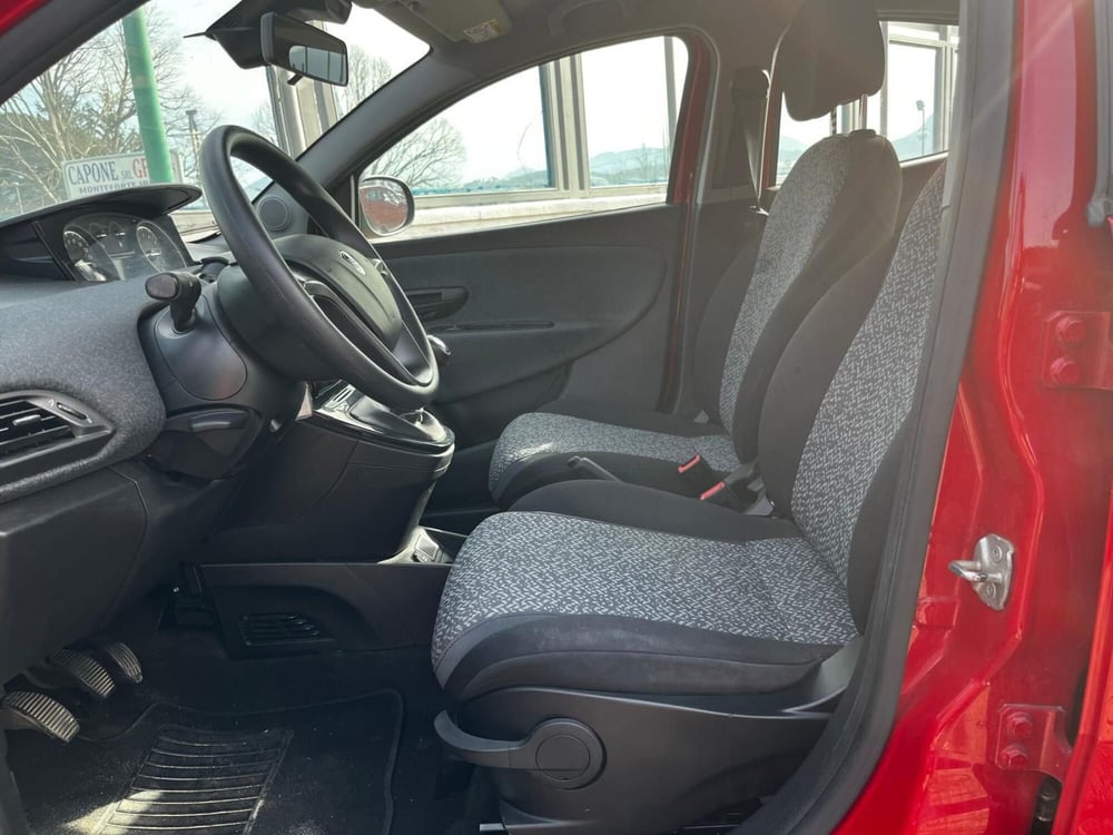 Lancia Ypsilon usata a Salerno (6)