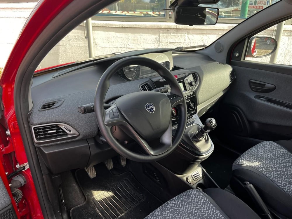 Lancia Ypsilon usata a Salerno (8)