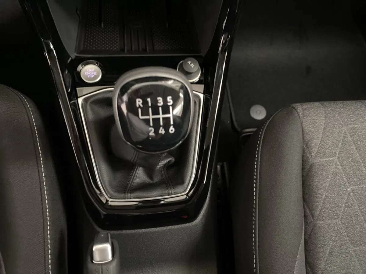 Volkswagen T-Cross nuova a Lodi (11)