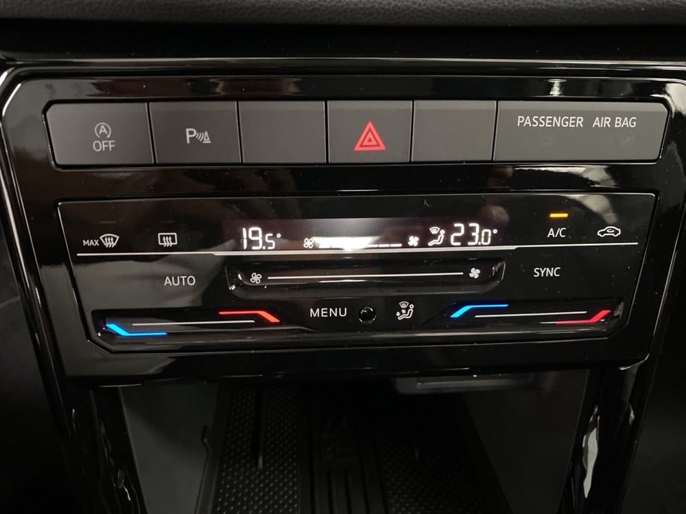 Volkswagen T-Cross nuova a Lodi (12)