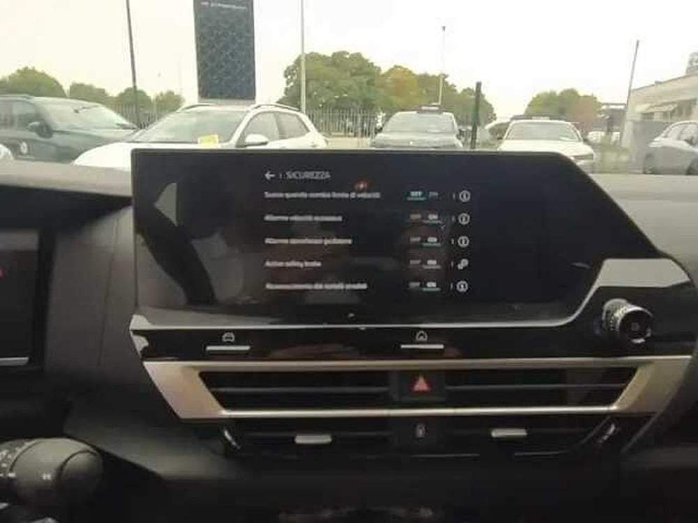 Citroen C4 X nuova a Milano (17)