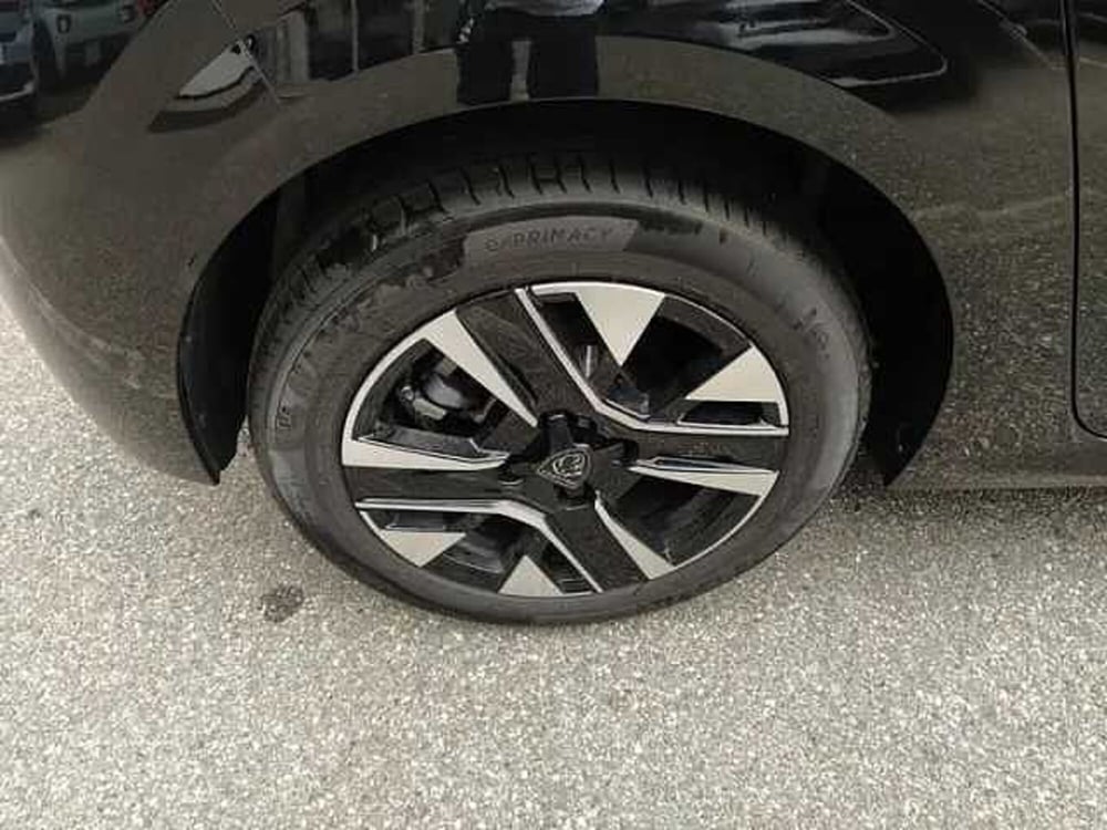 Peugeot 208 nuova a Milano (18)