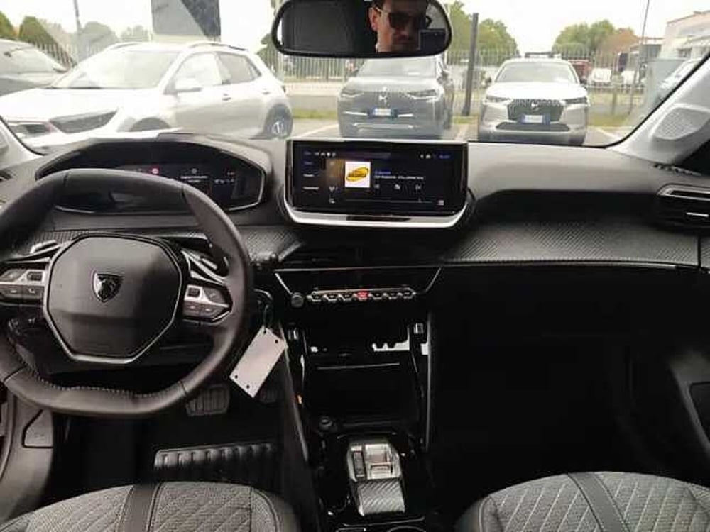 Peugeot 208 nuova a Milano (9)