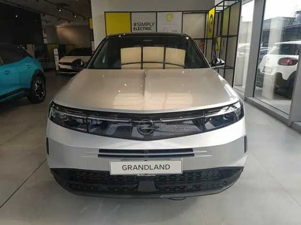 Opel Grandland nuova a Milano (2)