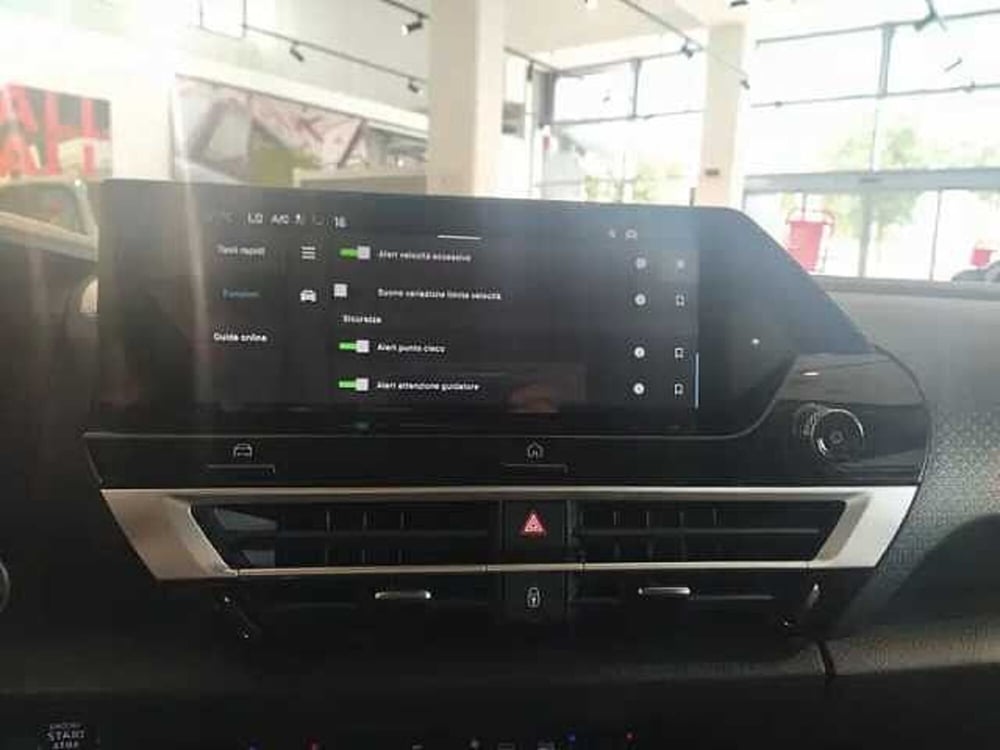 Citroen C4 X nuova a Milano (16)