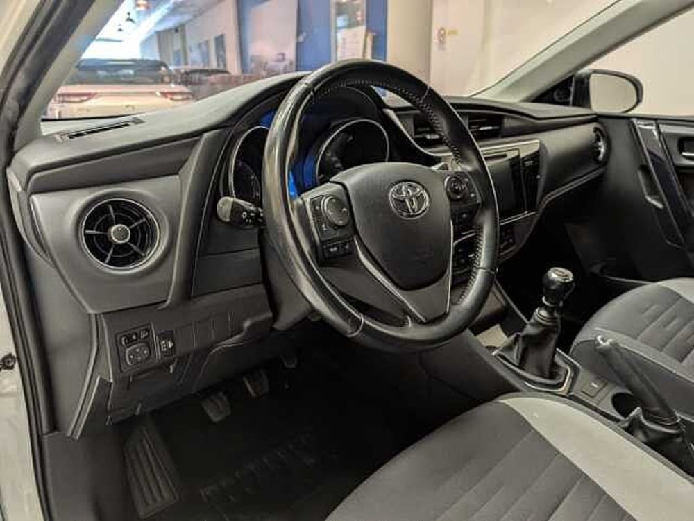 Toyota Auris usata a Teramo (11)
