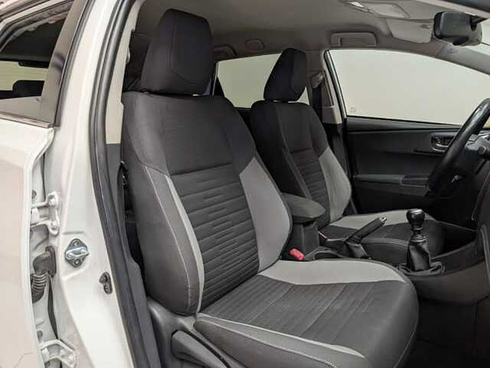 Toyota Auris usata a Teramo (15)