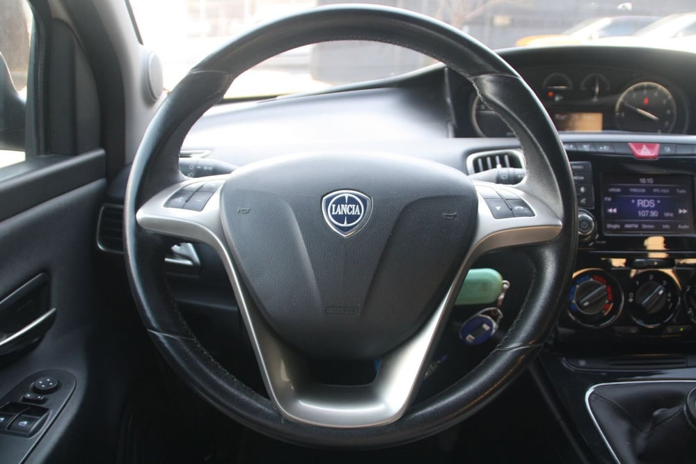 Lancia Ypsilon usata a Catania (10)