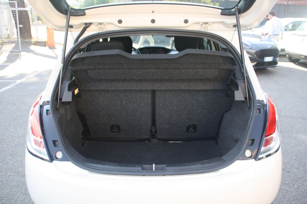 Lancia Ypsilon usata a Catania (12)