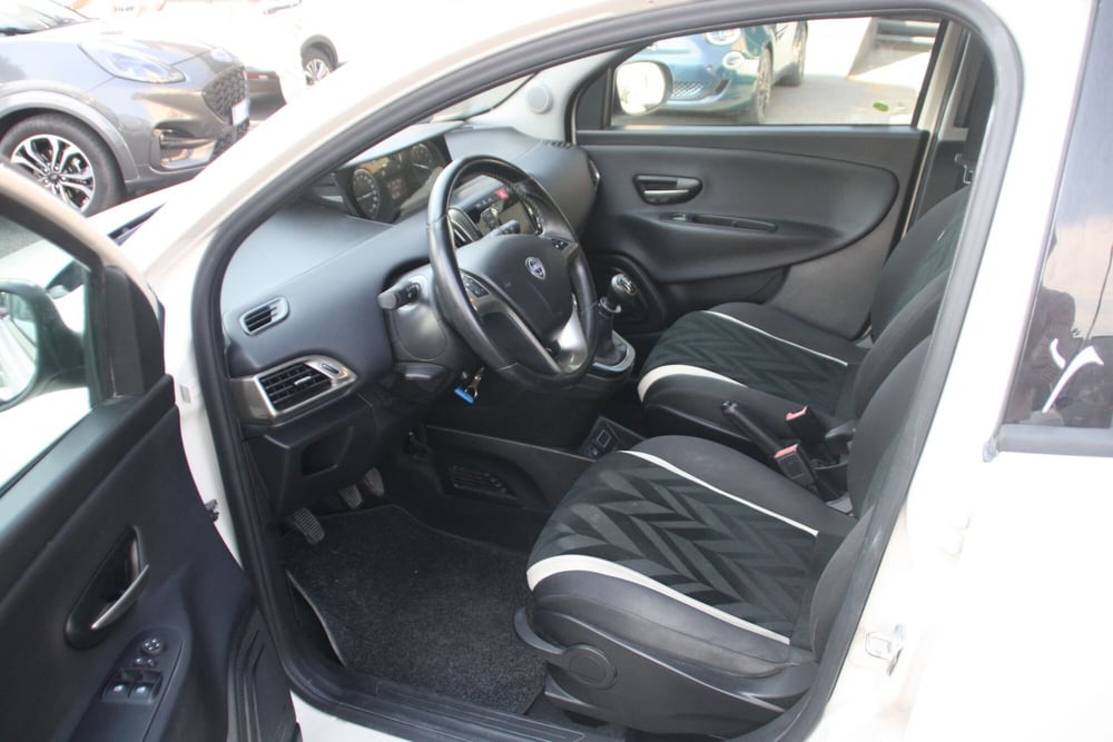 Lancia Ypsilon usata a Catania (13)