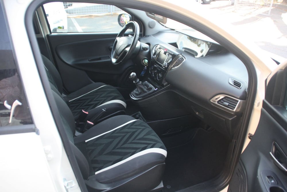 Lancia Ypsilon usata a Catania (14)
