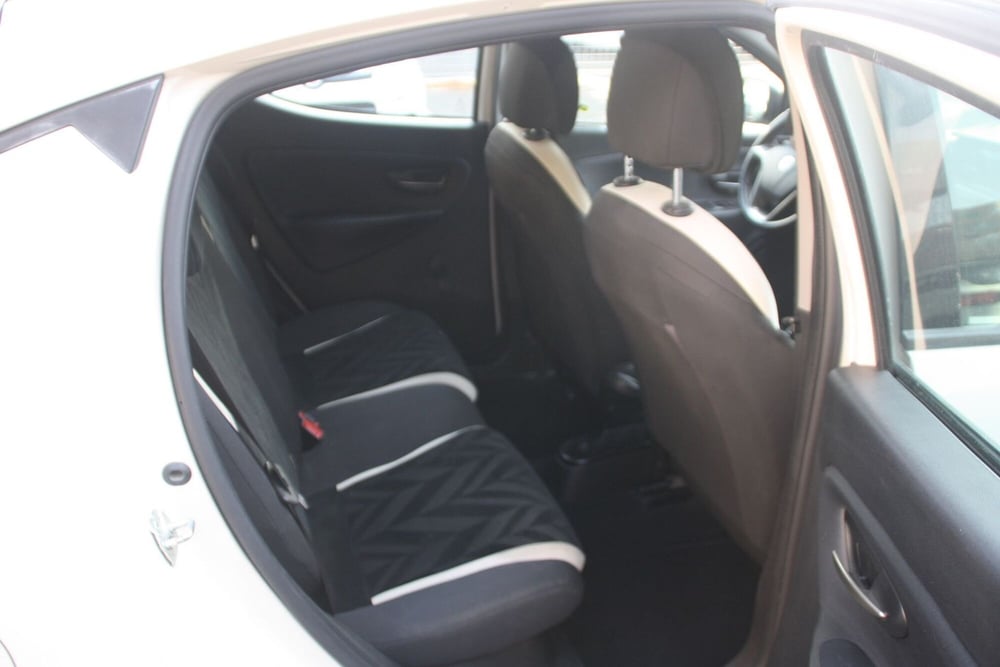 Lancia Ypsilon usata a Catania (15)