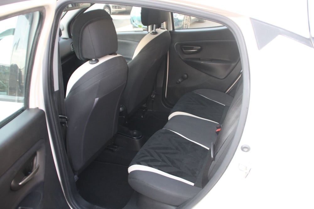 Lancia Ypsilon usata a Catania (16)