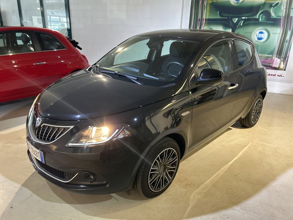 Lancia Ypsilon usata a Bergamo (18)
