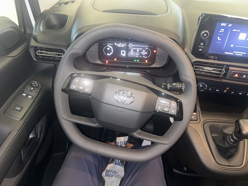 Toyota Proace City nuova a Bergamo (15)