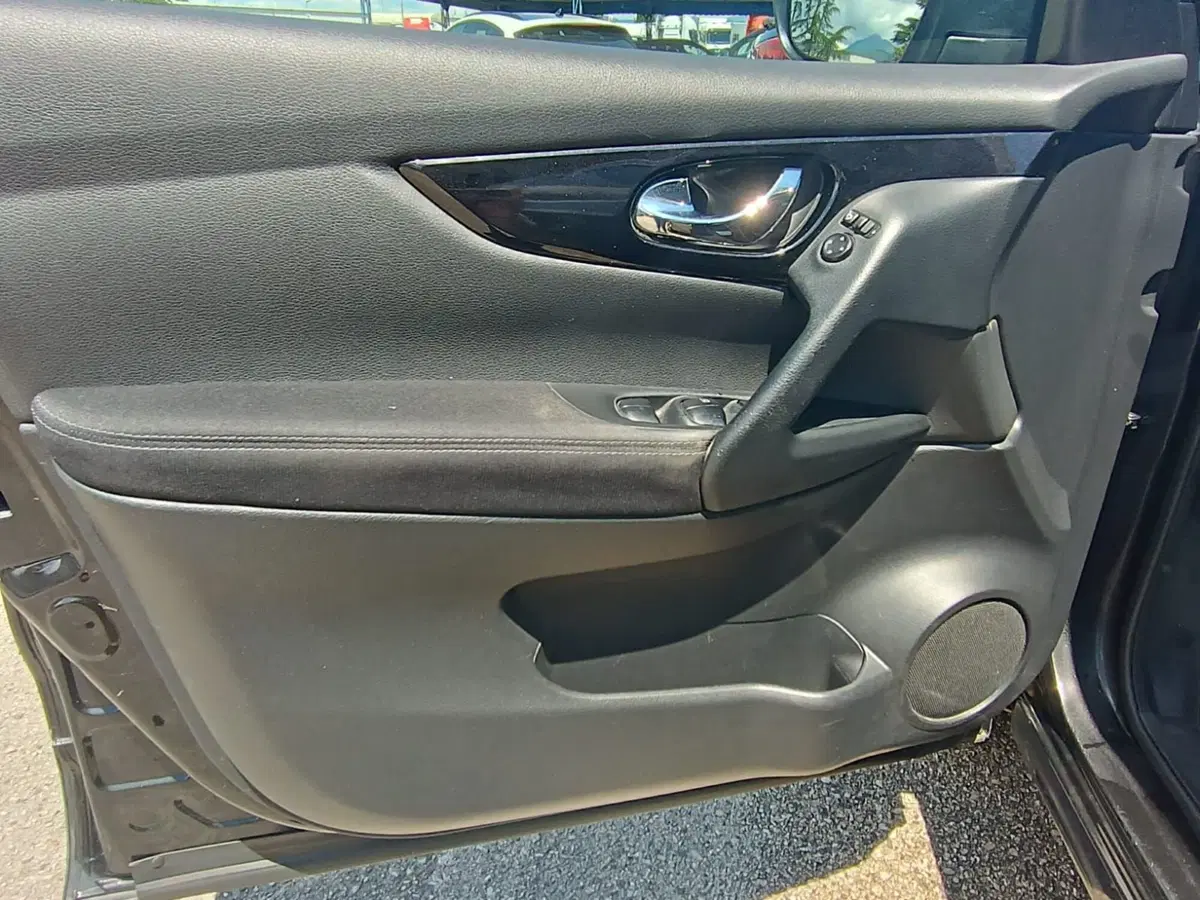Nissan Qashqai usata a Latina (9)