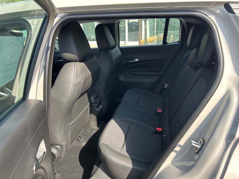 Jeep Avenger nuova a Roma (13)