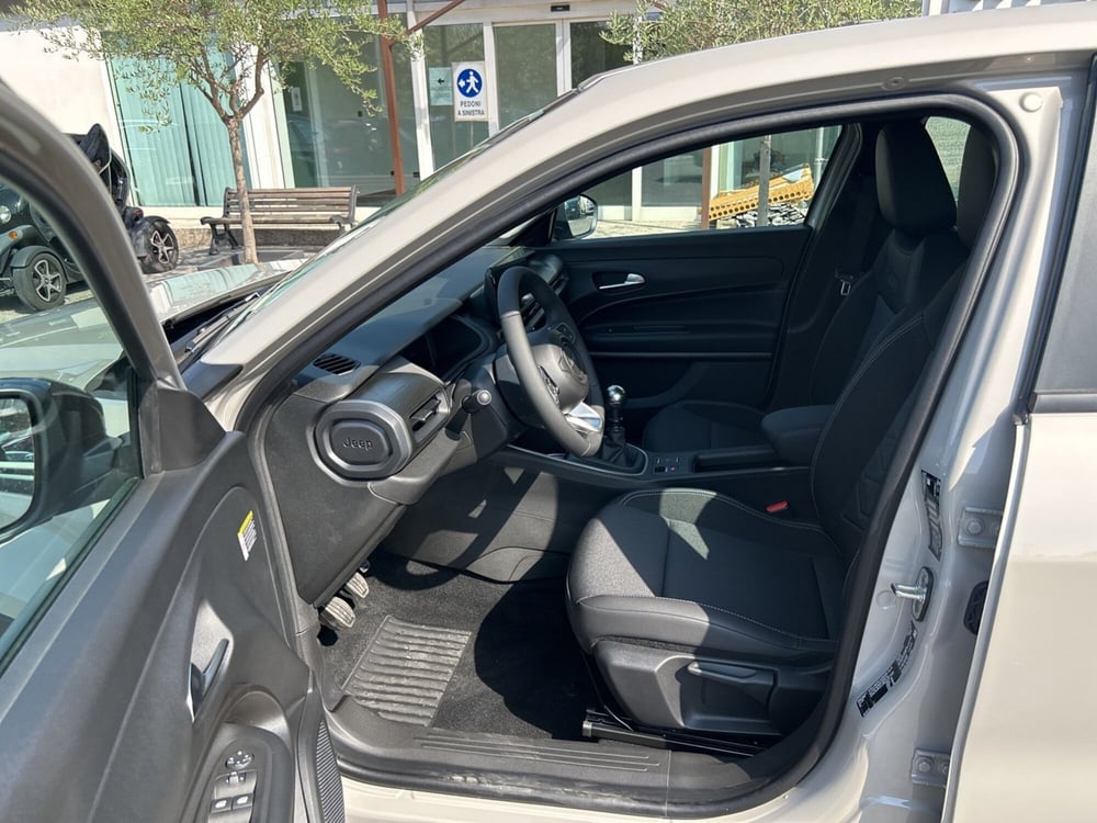 Jeep Avenger nuova a Roma (14)