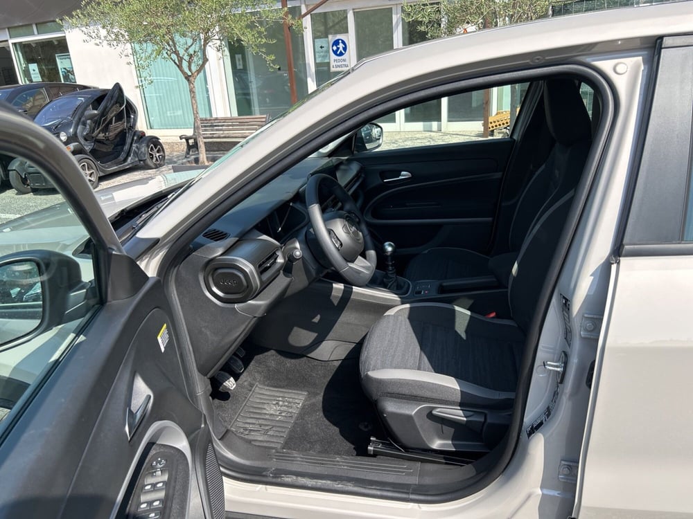 Jeep Avenger nuova a Roma (14)