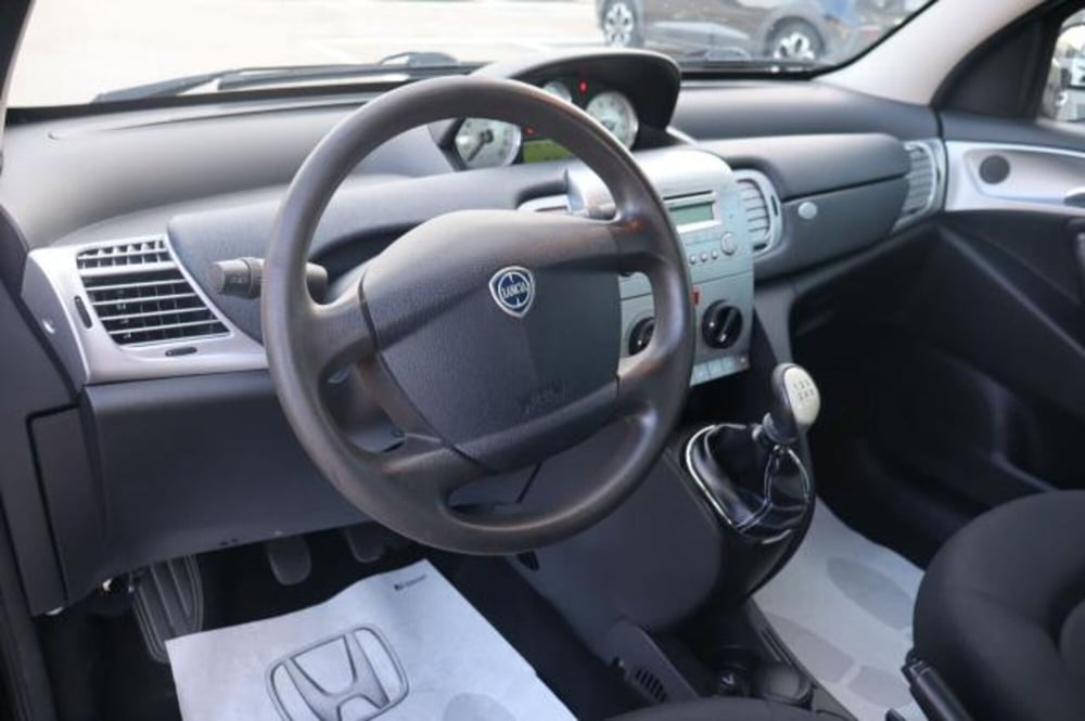 Lancia Ypsilon usata a Gorizia (7)