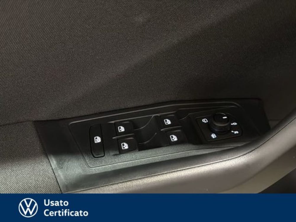 Volkswagen T-Roc nuova a Vicenza (15)