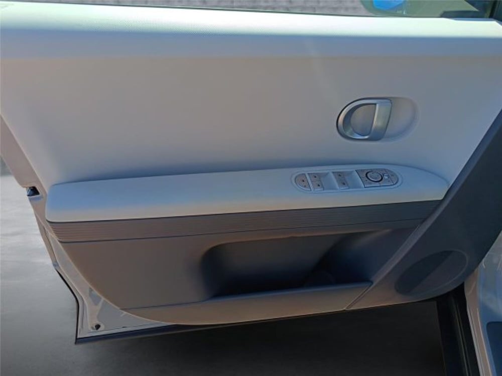 Hyundai Ioniq 5 usata a Bari (9)
