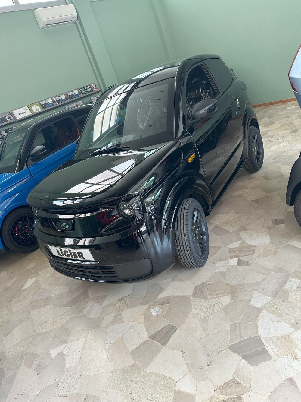 Ligier Myli nuova a Milano (3)
