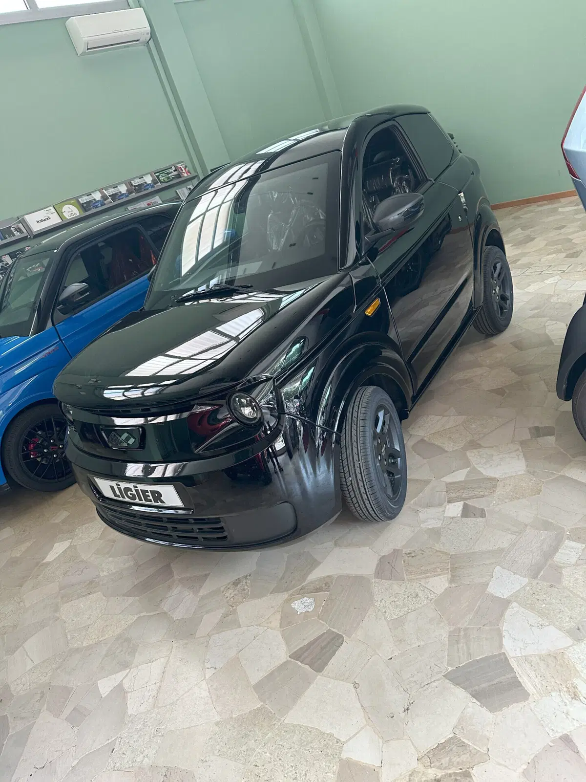 Ligier Myli nuova a Milano (3)