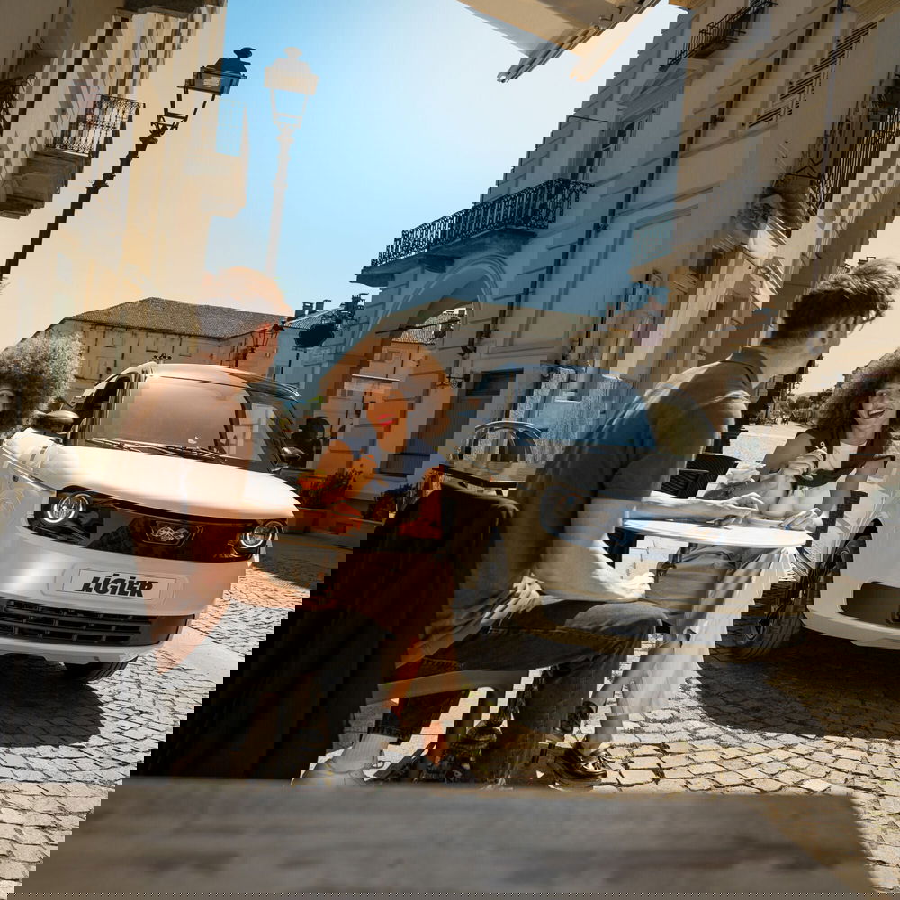 Ligier Myli nuova a Milano (2)