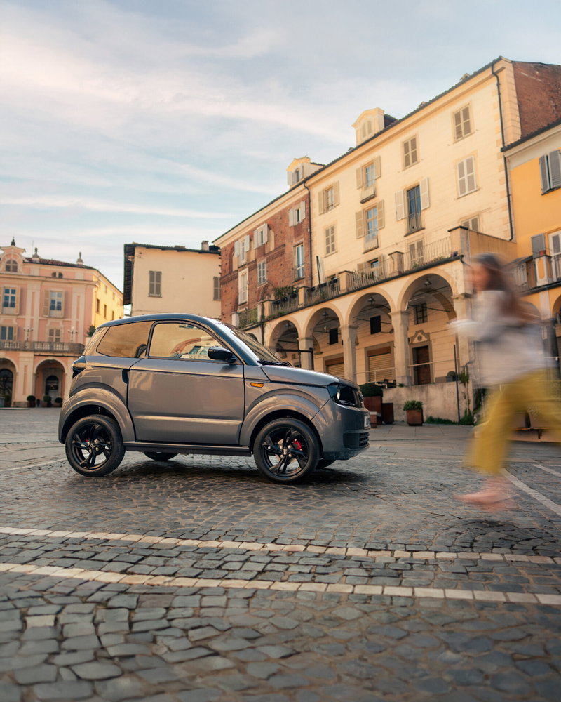 Ligier Myli nuova a Milano (4)