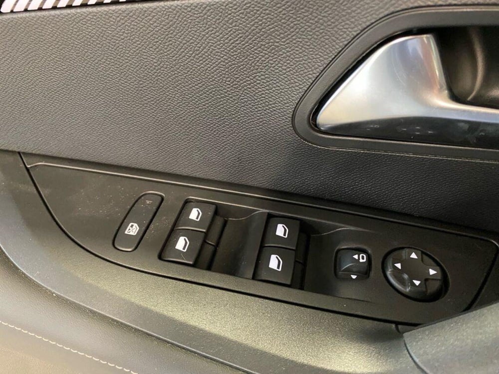Peugeot 2008 nuova a Torino (13)