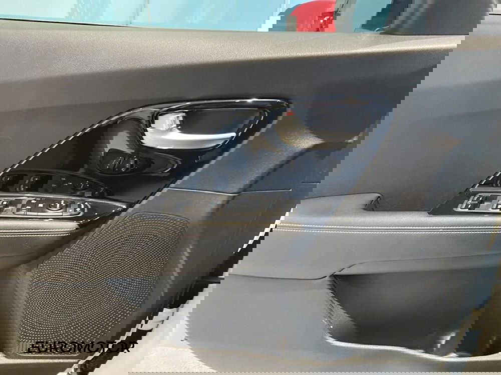 Kia Niro usata a Bari (11)