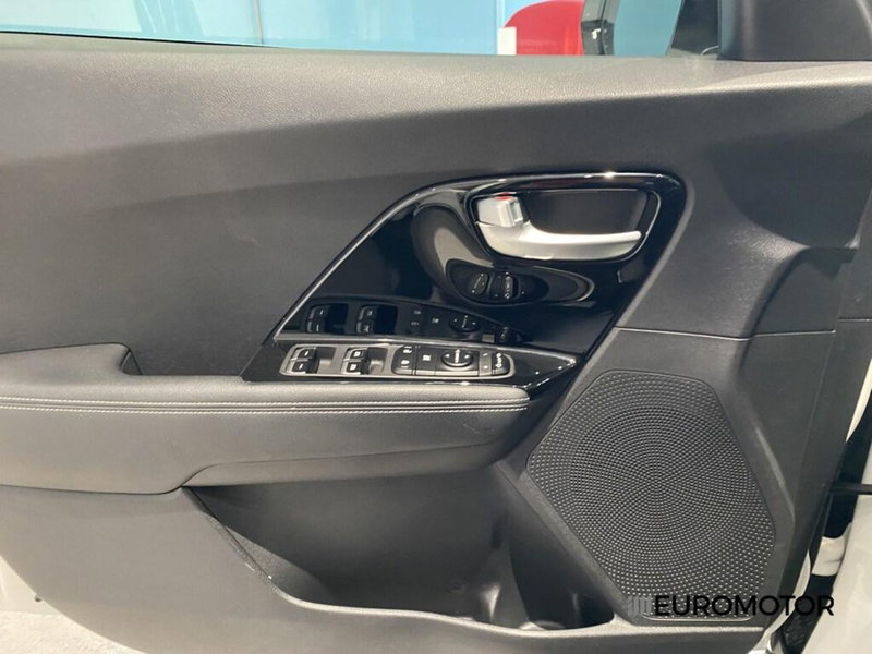 Kia Niro usata a Bari (11)