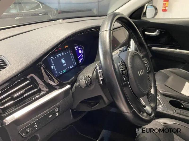 Kia Niro usata a Bari (13)
