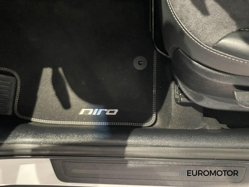 Kia Niro usata a Bari (15)